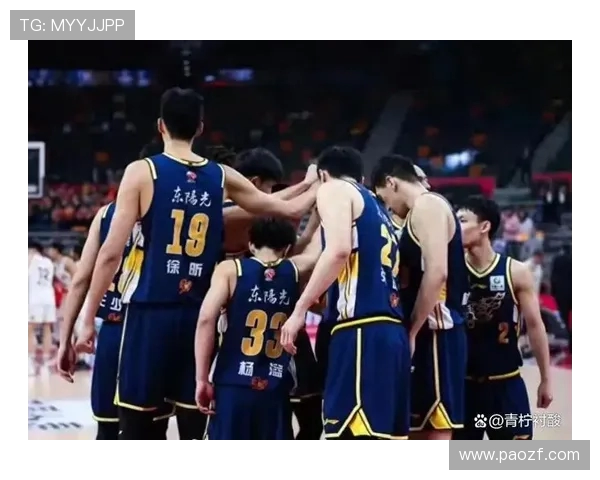 CBA广东队与山东队激战正酣比分悬念不断精彩瞬间回顾